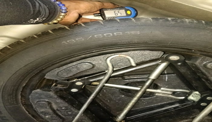 2018 Tata NEXON XT PETROL, Petrol, Manual, 60,731 km, tyre