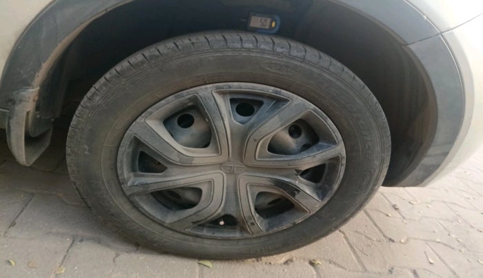 2018 Tata NEXON XT PETROL, Petrol, Manual, 60,731 km, tyre