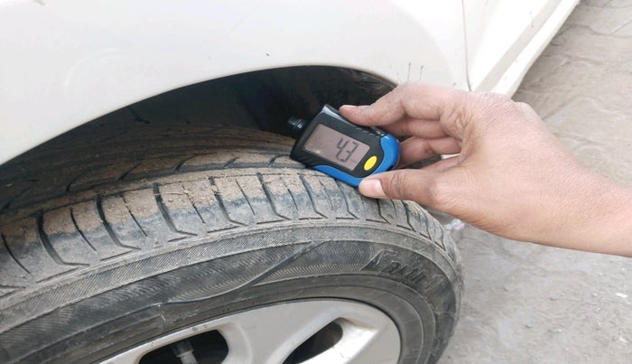 2015 Ford Figo TITANIUM 1.2 PETROL, Petrol, Manual, 45,304 km, tyre