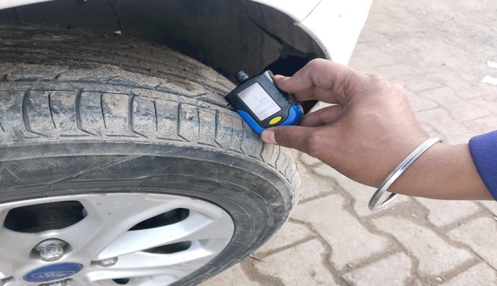 2015 Ford Figo TITANIUM 1.2 PETROL, Petrol, Manual, 45,304 km, tyre