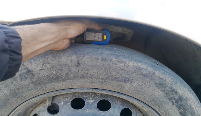 2010 Hyundai Verna TRANSFORM 1.6 SX VTVT, Petrol, Manual, 50,242 km, tyre