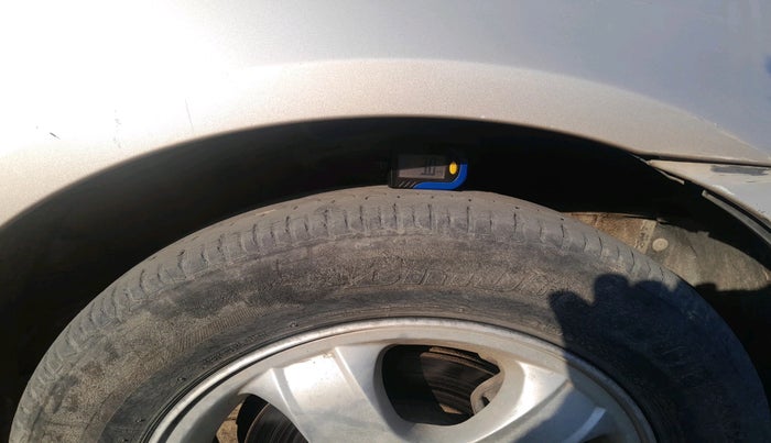 2010 Hyundai Verna TRANSFORM 1.6 SX VTVT, Petrol, Manual, 50,242 km, tyre