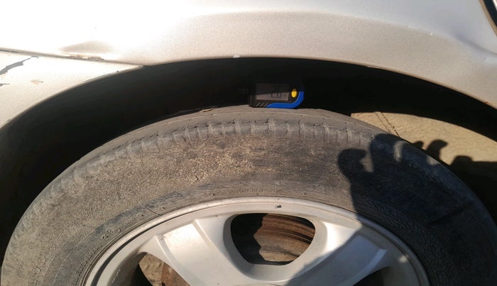 2010 Hyundai Verna TRANSFORM 1.6 SX VTVT, Petrol, Manual, 50,242 km, tyre