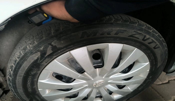 2013 Toyota Etios G, Petrol, Manual, 85,832 km, tyre