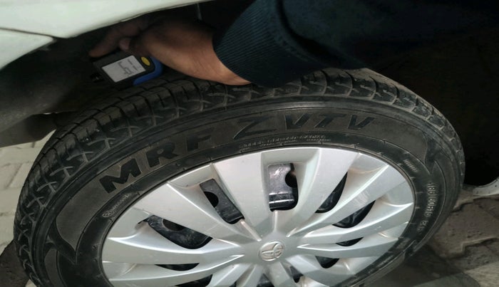 2013 Toyota Etios G, Petrol, Manual, 85,832 km, tyre