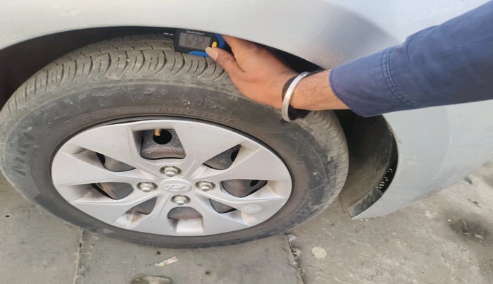 2018 Hyundai Xcent E+, Petrol, Manual, 60,742 km, tyre