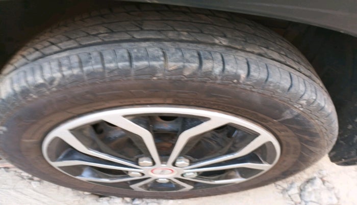 2018 Maruti Vitara Brezza VDI (O), Diesel, Manual, 48,091 km, tyre