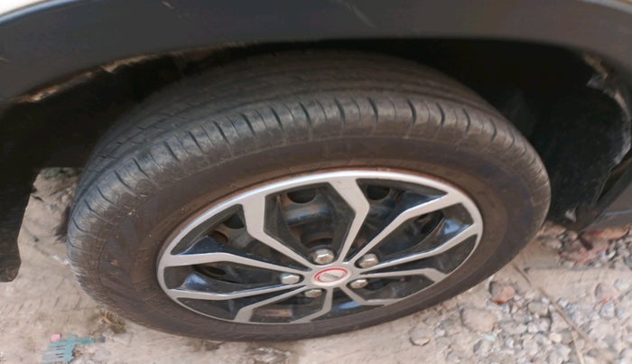 2018 Maruti Vitara Brezza VDI (O), Diesel, Manual, 48,091 km, tyre