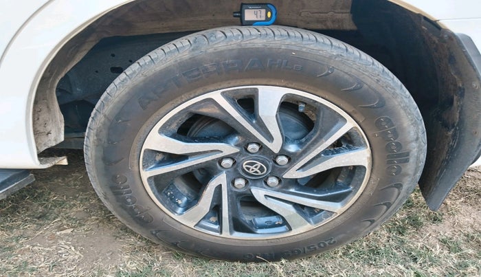 2024 Toyota Innova Crysta GX Plus 8 STR, Diesel, Manual, 12,113 km, tyre