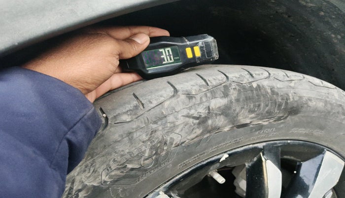 2020 MG HECTOR PLUS SHARP 2.0 DIESEL TURBO MT 6-STR, Diesel, Manual, 1,18,235 km, tyre