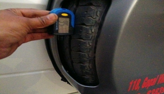 2018 Mahindra TUV300 T10, Diesel, Manual, 1,07,992 km, tyre