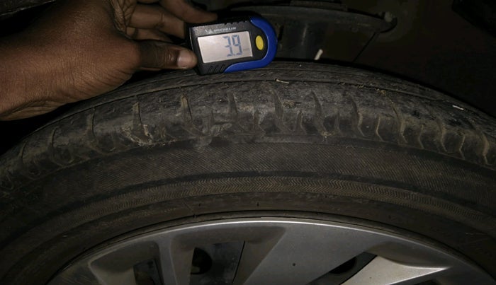 2020 Maruti Ertiga VXI SHVS, Petrol, Manual, 40,617 km, tyre