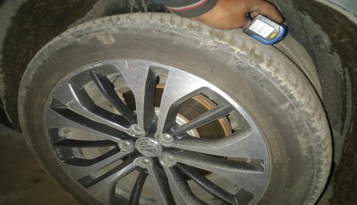 2021 MG HECTOR PLUS SELECT 2.0 DIESEL TURBO MT 7-STR, Diesel, Manual, 1,00,765 km, tyre