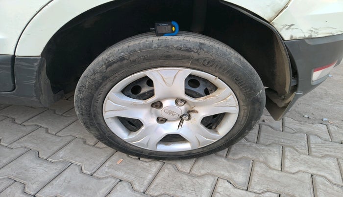 2013 Ford Ecosport TREND 1.5L DIESEL, Diesel, Manual, 2,94,748 km, tyre