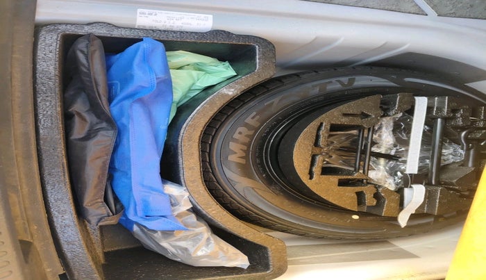 2017 Volkswagen Vento HIGHLINE PETROL AT, Petrol, Automatic, 49,759 km, tyre