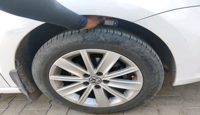 2017 Volkswagen Vento HIGHLINE PETROL AT, Petrol, Automatic, 49,759 km, tyre