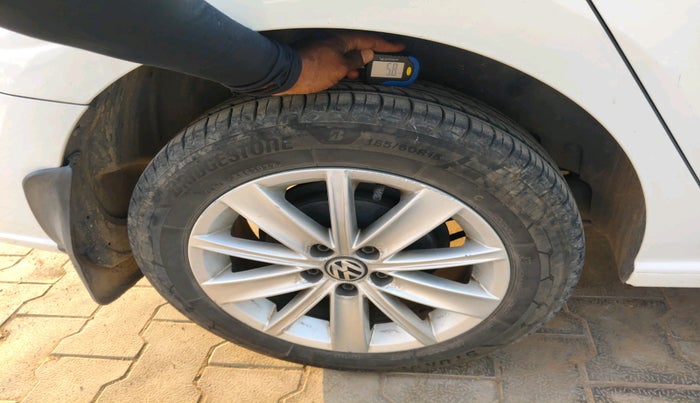 2017 Volkswagen Vento HIGHLINE PETROL AT, Petrol, Automatic, 49,759 km, tyre