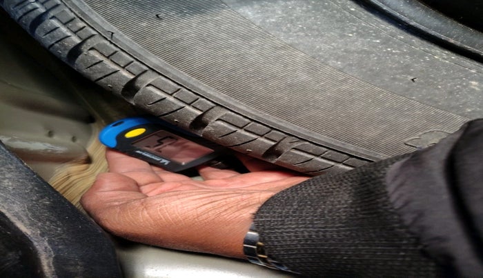 2015 Maruti Swift ZXI, Petrol, Manual, 26,989 km, tyre