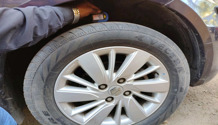 2015 Maruti Swift ZXI, Petrol, Manual, 26,989 km, tyre