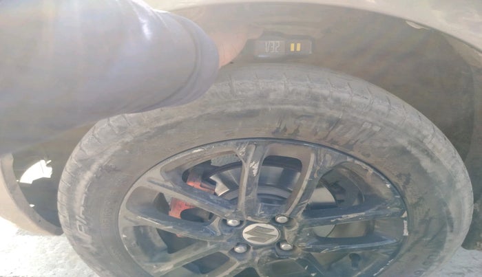 2015 Maruti Swift LXI, Petrol, Manual, 99,198 km, tyre