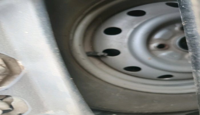 2011 Maruti Wagon R 1.0 LXI CNG, Petrol, Manual, 94,429 km, tyre