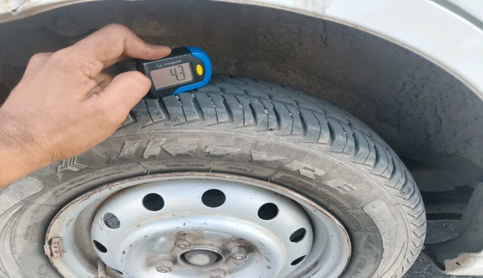 2011 Maruti Wagon R 1.0 LXI CNG, Petrol, Manual, 94,429 km, tyre