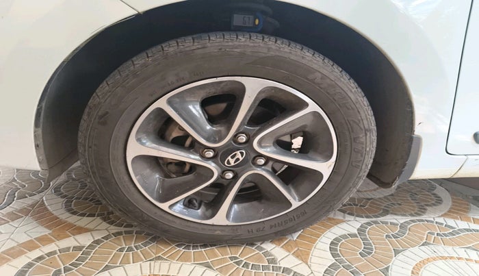 2018 Hyundai Grand i10 SPORTZ AT 1.2 KAPPA VTVT, Petrol, Automatic, 28,499 km, tyre