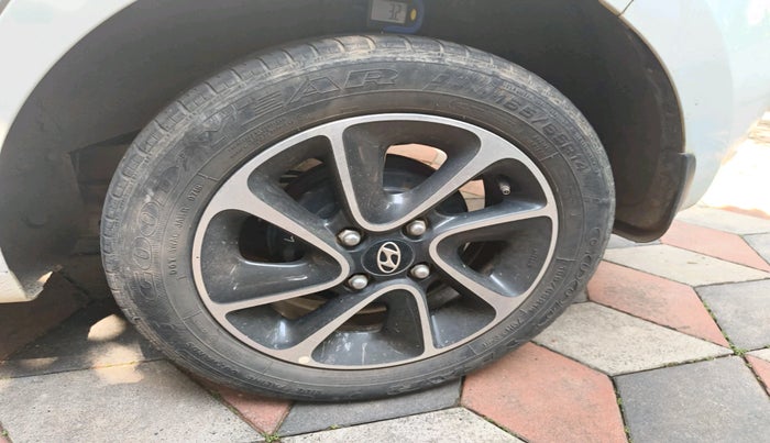 2018 Hyundai Grand i10 SPORTZ AT 1.2 KAPPA VTVT, Petrol, Automatic, 28,499 km, tyre