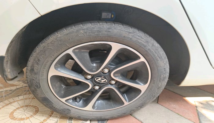 2018 Hyundai Grand i10 SPORTZ AT 1.2 KAPPA VTVT, Petrol, Automatic, 28,499 km, tyre
