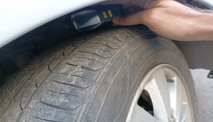 2015 Hyundai Xcent SX 1.1 CRDI, Diesel, Manual, 1,15,423 km, tyre