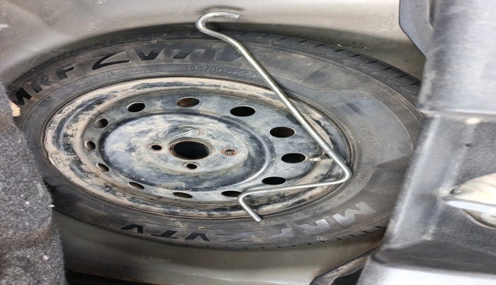 2016 Maruti Swift VXI, Petrol, Manual, 71,797 km, tyre