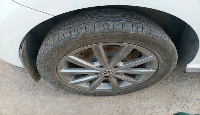 2020 Volkswagen Polo HIGHLINE PLUS 1.0, Petrol, Manual, 1,11,505 km, tyre