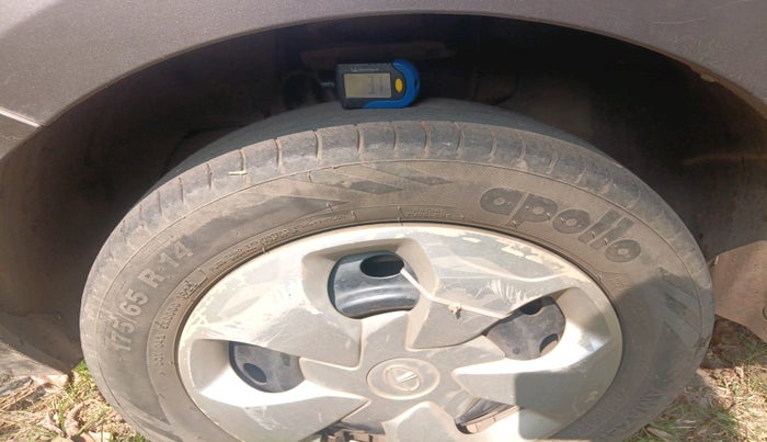 2017 Tata Tiago XZ PETROL, Petrol, Manual, 98,483 km, tyre