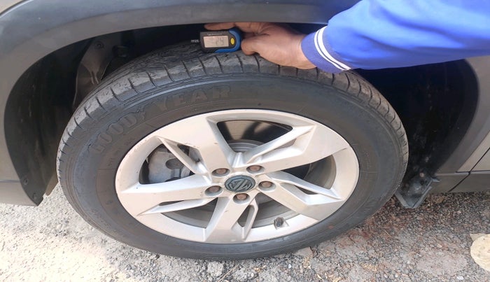 2019 MG HECTOR SUPER HYBRID 1.5 PETROL, Petrol, Manual, 43,976 km, tyre