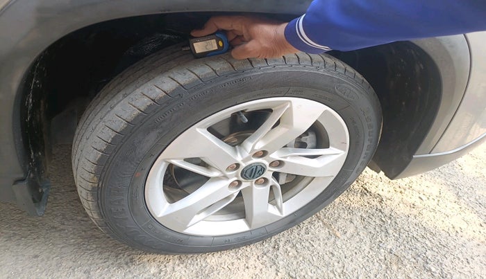 2019 MG HECTOR SUPER HYBRID 1.5 PETROL, Petrol, Manual, 43,976 km, tyre