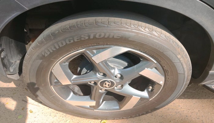 2020 Hyundai VENUE SX PLUS 1.0 TURBO DCT, Petrol, Automatic, 84,393 km, tyre