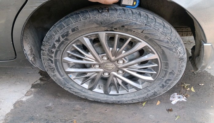 2019 Maruti Ertiga ZXI+ SHVS, Petrol, Manual, 63,040 km, tyre