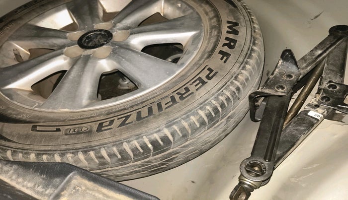 2011 Toyota Corolla Altis G DIESEL, Diesel, Manual, 2,03,303 km, tyre