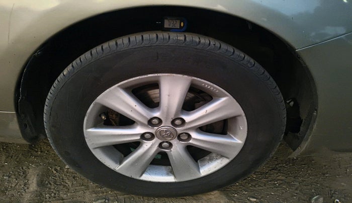 2011 Toyota Corolla Altis G DIESEL, Diesel, Manual, 2,03,303 km, tyre