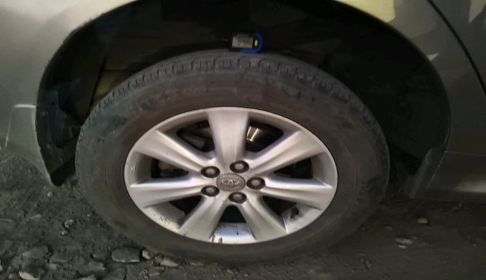 2011 Toyota Corolla Altis G DIESEL, Diesel, Manual, 2,03,303 km, tyre