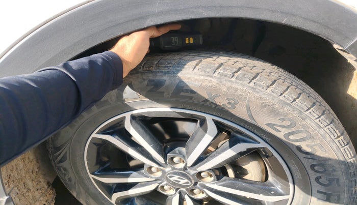 2015 Hyundai Creta SX 1.6 DIESEL, Diesel, Manual, 1,89,192 km, tyre