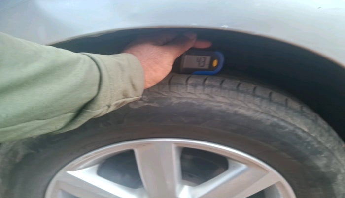 2011 Volkswagen Vento TRENDLINE DIESEL 1.6, Diesel, Manual, 90,928 km, tyre