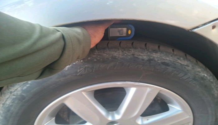 2011 Volkswagen Vento TRENDLINE DIESEL 1.6, Diesel, Manual, 90,928 km, tyre