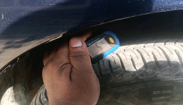 2019 Maruti Swift VXI AMT, Petrol, Automatic, 88,818 km, tyre