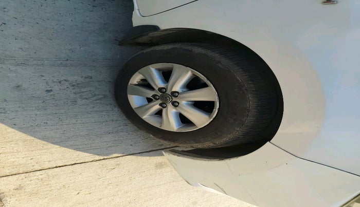 2015 Toyota Corolla Altis G CVT PETROL, Petrol, Automatic, 1,08,367 km, tyre