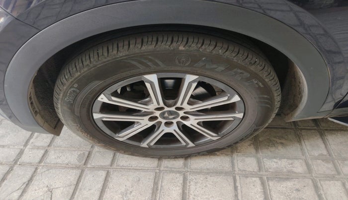 2024 Mahindra XUV700 AX 7 LUXURY D AT 7 STR, Diesel, Automatic, 24,491 km, tyre