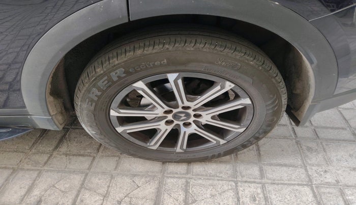 2024 Mahindra XUV700 AX 7 LUXURY D AT 7 STR, Diesel, Automatic, 24,491 km, tyre