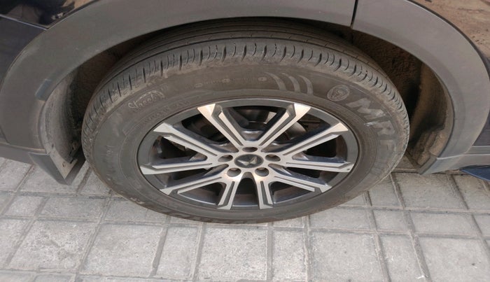 2024 Mahindra XUV700 AX 7 LUXURY D AT 7 STR, Diesel, Automatic, 24,491 km, tyre