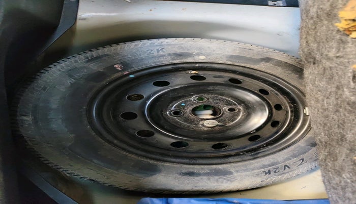 2011 Maruti Swift VXI, Petrol, Manual, 54,485 km, tyre