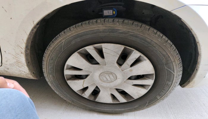 2011 Maruti Swift VXI, Petrol, Manual, 54,485 km, tyre